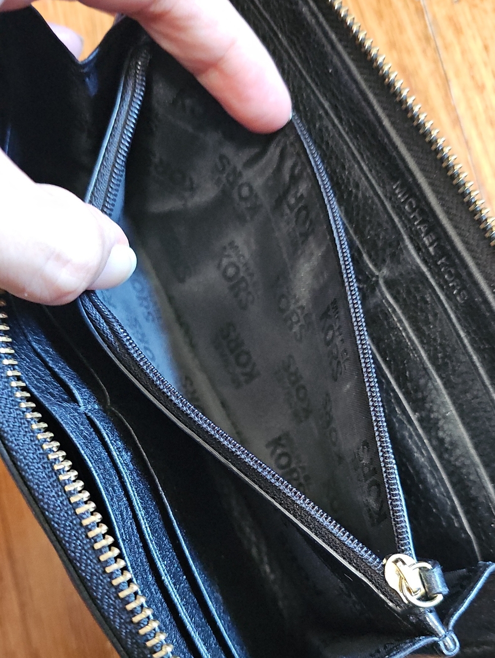 Michael Kors Zip Wallet - Picture 5 of 6